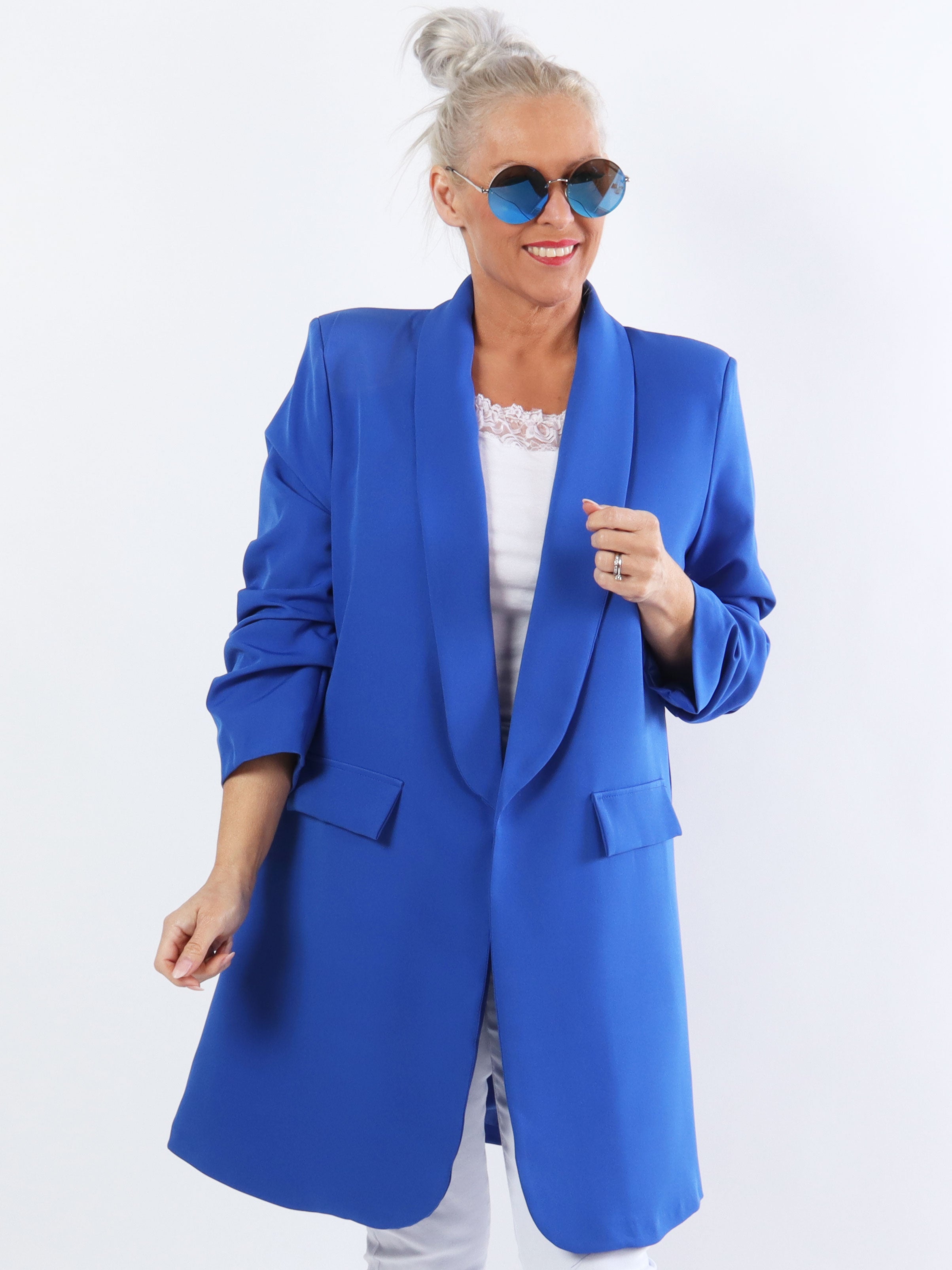 Mila Long - Stilren blazer med rynk på ærmet